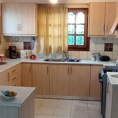 Vakantiehuis Spacious Sunny House In Chania *
